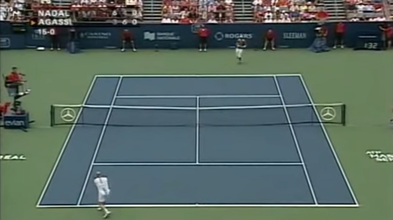 Un coup exceptionnel d'Andre Agassi en finale du Masters Series de Montréal 2005 contre Rafael Nadal.