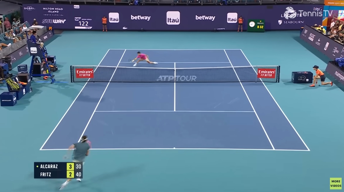 Carlos Alcaraz a découpé Taylor Fritz en quarts de finale du Masters de Miami 2023.