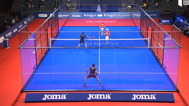 Alejandro Galan dans ses oeuvres au World Padel Tour Barcelone 2020.