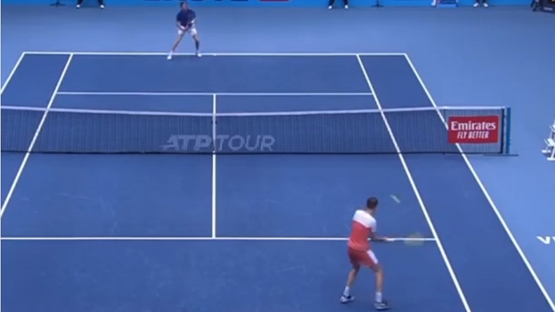 Un coup droit monumental et un retour amorti. Alexander Bublik a enchaîné deux points superbes au tournoi de Vienne 2019.