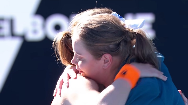 Un moment d'émotion magnifique entre Alizé Cornet et Jelena Dokic à l'Open d'Australie 2022.
