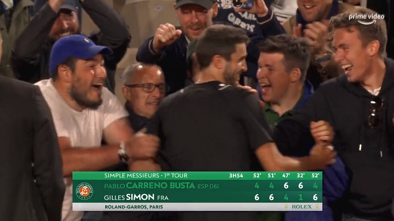L'ambiance exceptionnelle mise par une poignée de spectateurs déchaînés, à 1h du mat, pour pousser Gilles Simon à l'exploit pour son dernier Roland-Garros.