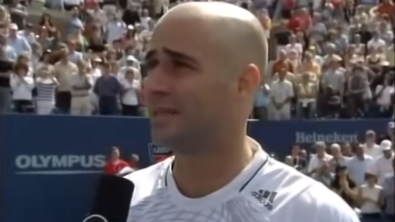 Le discours d'adieu d'Andre Agassi à l'US Open 2006. Un beau moment. Le discours d'adieu d'Andre Agassi à l'US Open 2006. Un beau moment.