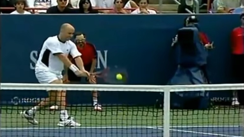 Andre Agassi a fait des misères à ses adversaires avec son revers au cours de sa carrière.