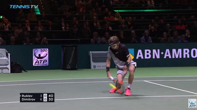Une demi-volée parfaite d'Andrey Rublev. Une demi-volée parfaite d'Andrey Rublev.