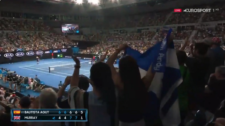Andy Murray reçoit une ovation magnifique dans le cinquième set contre Roberto Bautista Agut à l'Open d'Australie 2019.