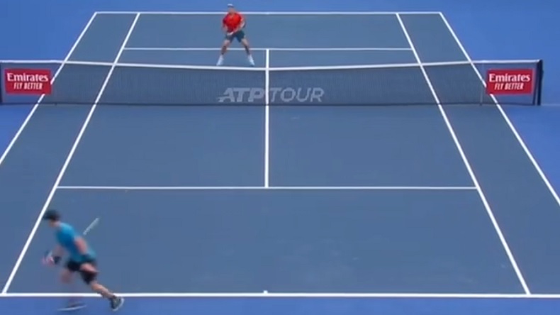 Andy Murray fait parler sa main pour ce passing de revers à une main somptueux à Brisbane.