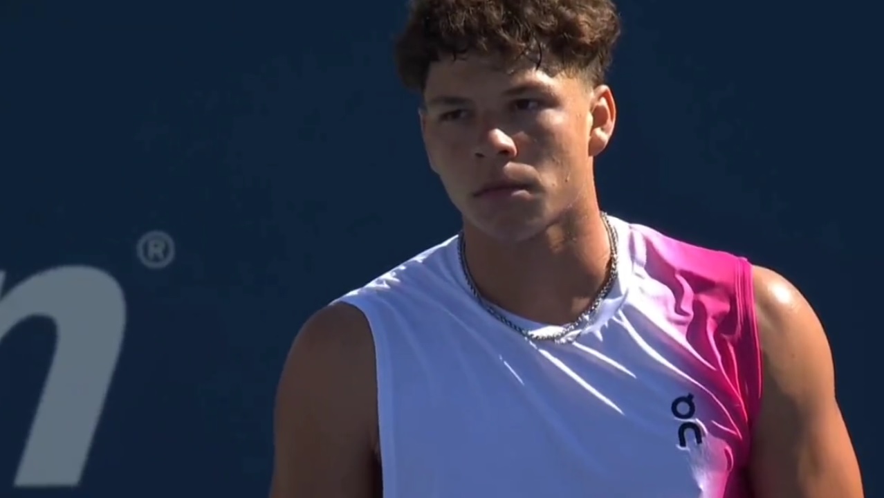 Epaules sensibles s'abstenir. Voici un service à 236 km/h de Ben Shelton à l'US Open 2023 avec la célébration qui va bien.