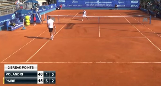 Le point n'est pas encore fini que Benoît Paire est déjà parti s'asseoir.