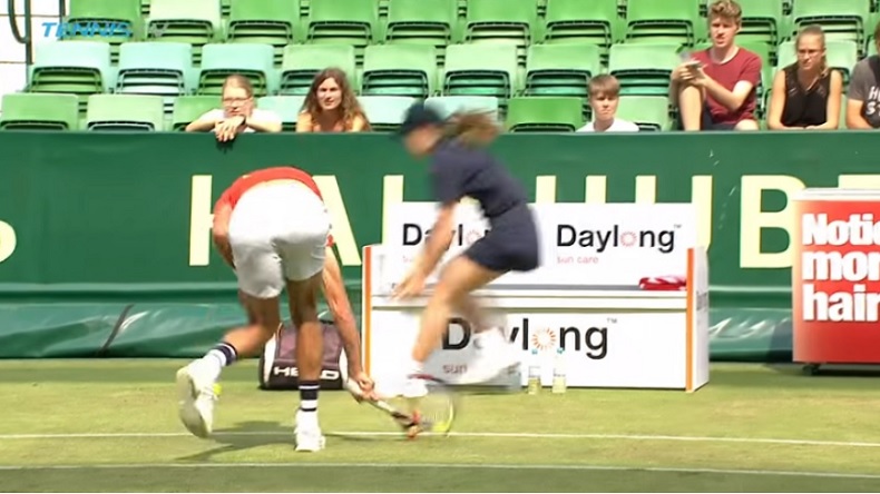 Benoît Paire prend un jeu de pénalité Benoît Paire prend un jeu de pénalité