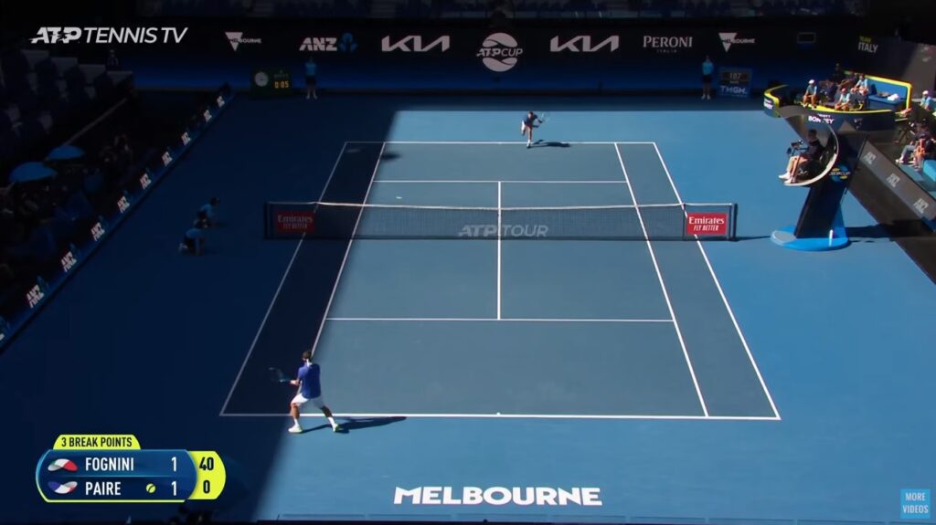Fabio Fognini fait un break sans toucher la balle grâce à un jeu de doubles fautes de Benoît Paire.