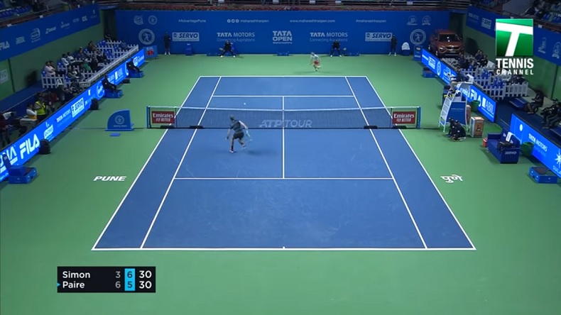 Benoît Paire sort une volée amortie sublime sur un point très important contre Gilles Simon à Pune.
