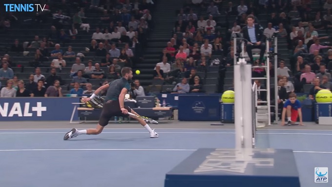 Cette volée amortie rétro de Benoît Paire est indécente.