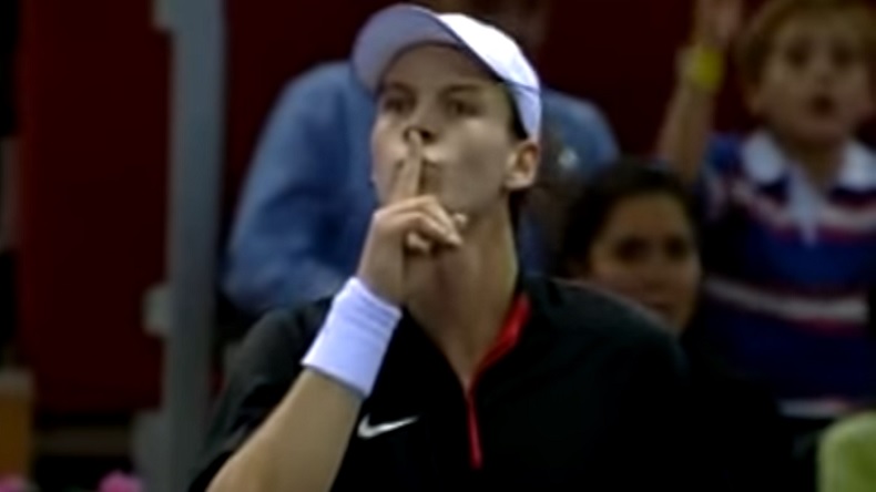 Tomas Berdych chauffe le public de Madrid et Rafael Nadal ne va pas apprécier. Tension !