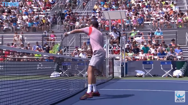 Bob Bryan n'a pas gagné ce point mais le geste était beau.