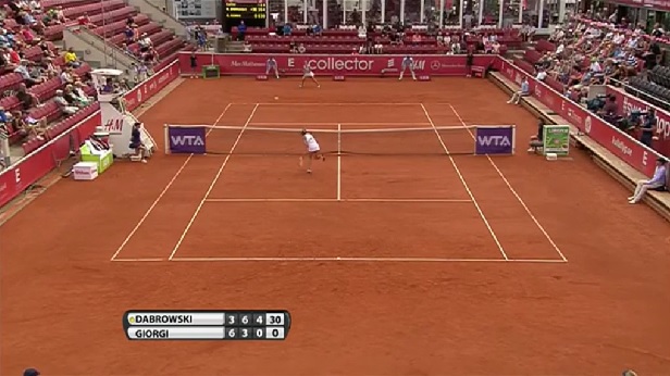 Camila Giorgi a raté des smashs vraiment faciles au premier tour du tournoi de Bastad 2014.