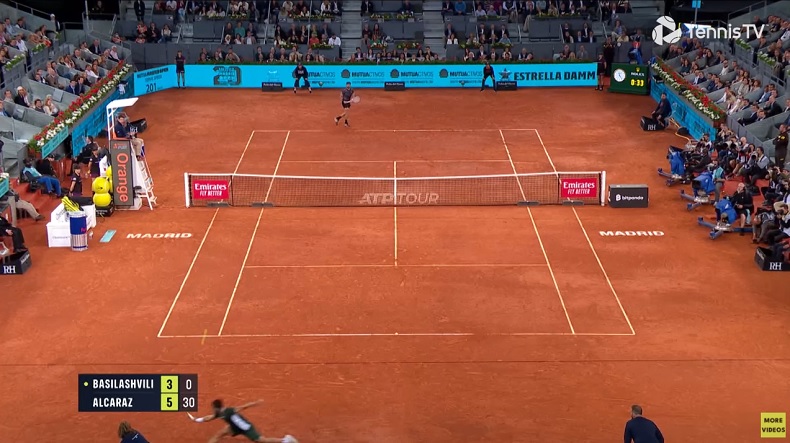 La défense énorme de Carlos Alcaraz sur un point contre Basilashvili au Masters de Madrid 2022.