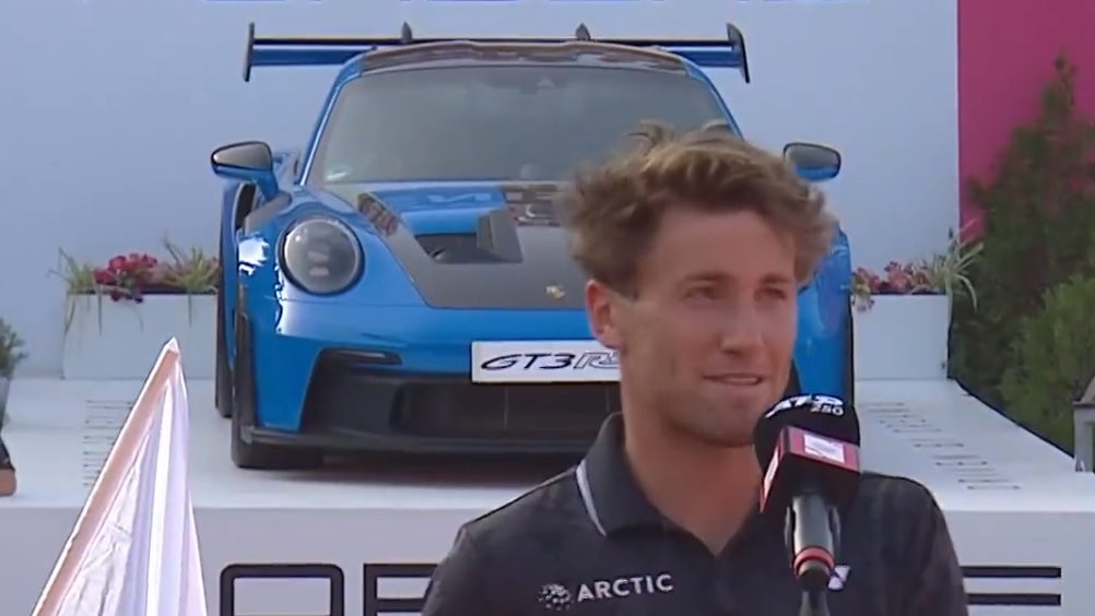 Casper Ruud tente sa chance pour prendre la Porsche.
