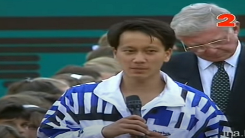 En 1995, lors de la cérémonie de la finale Muster-Chang, Nelson Monfort avait fait une belle boulette en traduisant le discours de l'Américain.