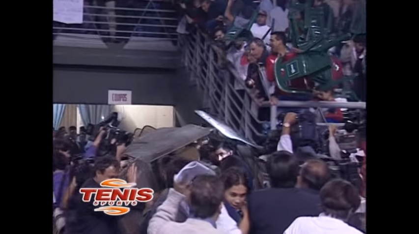 Chili - Argentine, Coupe Davis 2000 : le chaos dans les tribunes. Chili - Argentine, Coupe Davis 2000 : le chaos dans les tribunes.