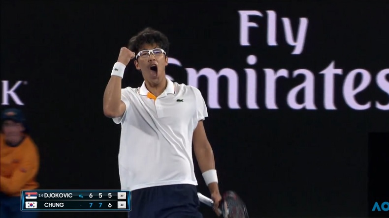 Hyeon Chung a battu son idole Novak Djokovic à l'Open d'Australie 2018. Et avec la manière ! Hyeon Chung a battu son idole Novak Djokovic à l'Open d'Australie 2018. Et avec la manière !