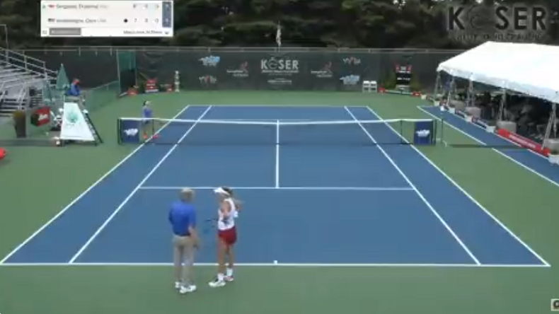 Coco Vandeweghe brade l'échauffement à la reprise du jeu à l'ITF Landisville.