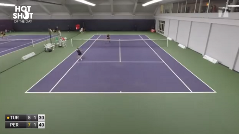 La Suissesse Conny Perrin gagne un des plus beaux points de l'histoire du tennis féminin.