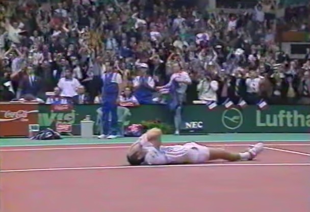 Guy Forget bat Pete Sampras et la France remporte la Coupe Davis 1991.