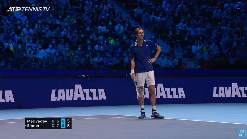 Daniil Medvedev et Jannik Sinner ont réussi à pimenter un match sans enjeu au Masters 2021.