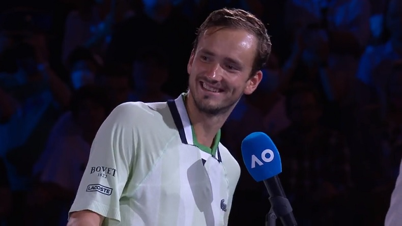 Daniil Medvedev a gardé son sens de l'humour malgré la défaite en finale de l'Open d'Australie 2022.