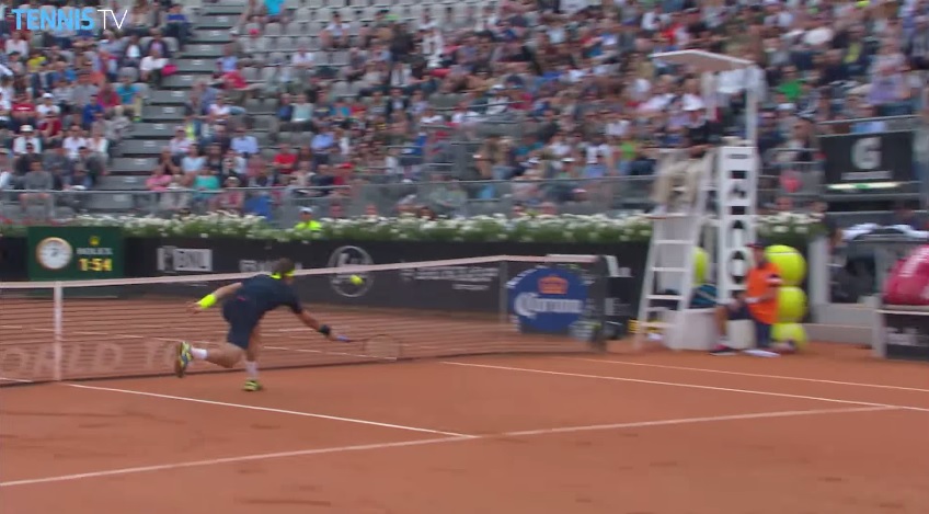 Cette volée rétro de David Ferrer est parfaite.