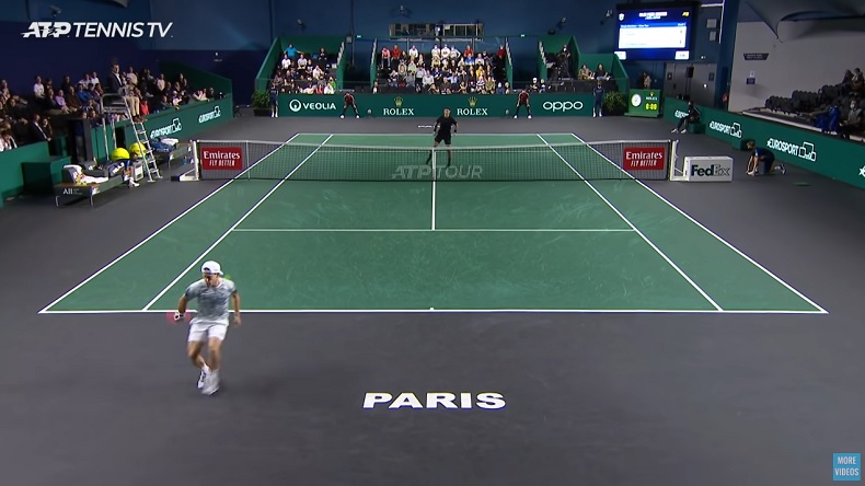 Le trick shot dos au filet délicieux de Diego Schwartzman au Rolex Paris Masters 2021 contre Marcos Giron.