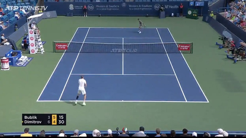 Le coup dans le dos de Grigor Dimitrov sur un point au Masters de Cincinnati 2021.