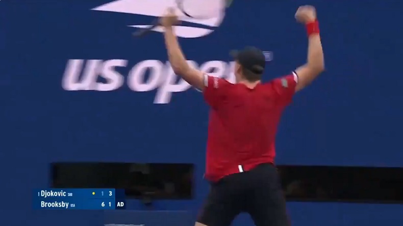 Jenson Brooksby gagne un jeu de 19 minutes contre Novak Djokovic en huitièmes de finale de l'US Open 2021.