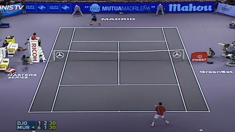 La première rencontre de l'histoire entre Novak Djokovic et Andy Murray a eu lieu à Madrid en 2006 en huitièmes de finale.