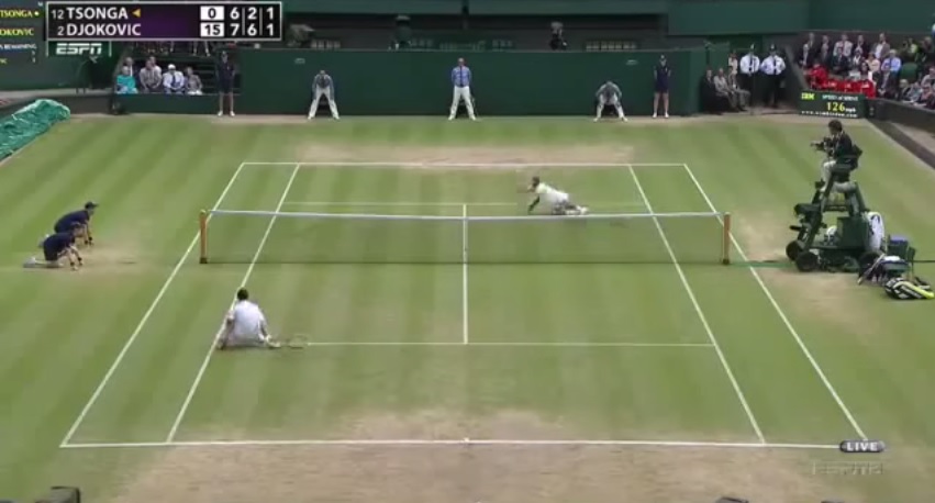 Un point de fou entre Novak Djokovic et Jo-Wilfried Tsonga en demi-finales de Wimbledon 2011.