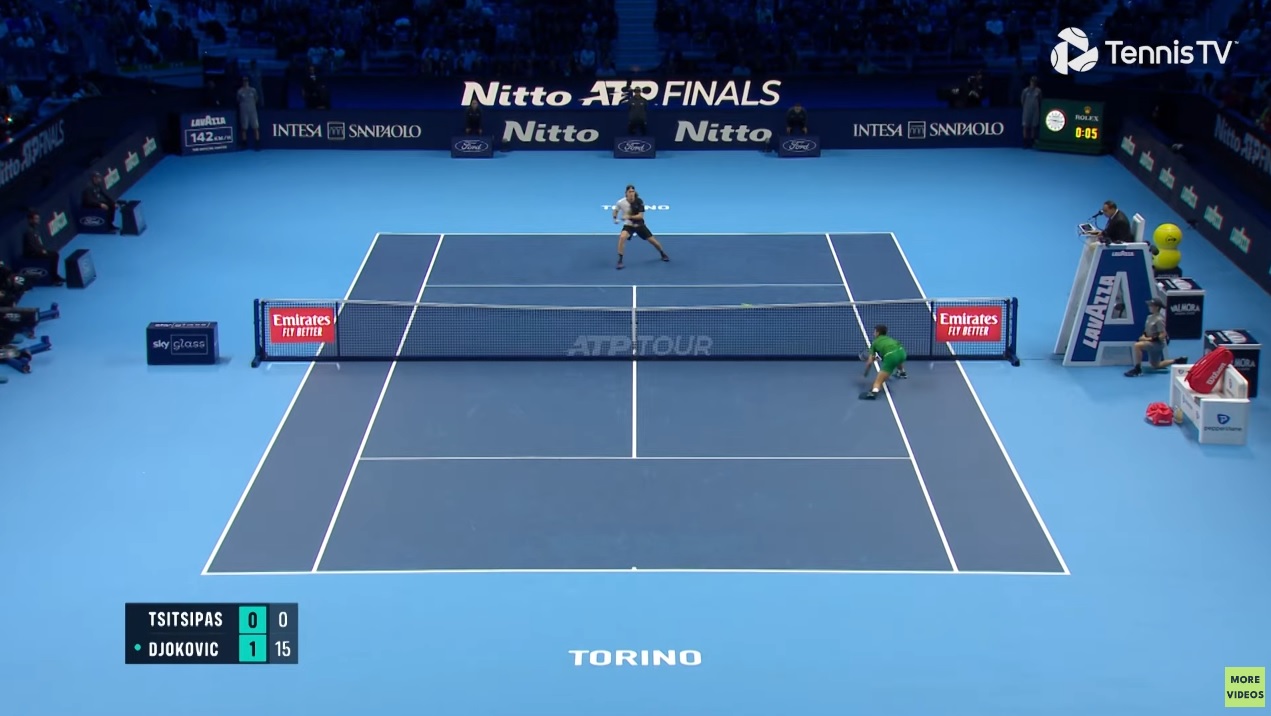 La remise exceptionnelle de Novak Djokovic sur une amortie de Stefanos Tsitsipas au Masters 2022.