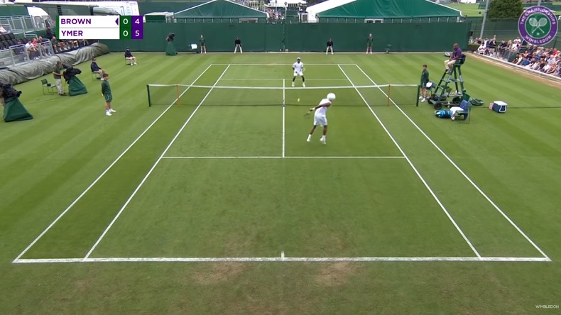 La volée dans le dos de Dustin Brown aux qualifications de Wimbledon 2019.