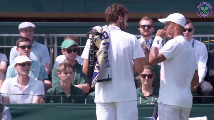 Ernests Gulbis se trompe de chaise.