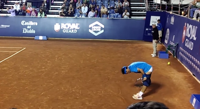 Comme Safin en 2004, Fabio Fognini baisse son short après un point.