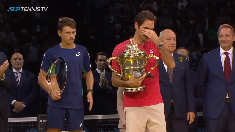 Les larmes de Roger Federer pour son 10e titre à Bâle.