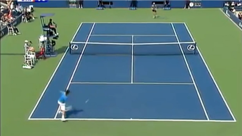 Roger Federer conclut ce rallye de 25 frappes contre Nikolay Davydenko à l'US Open 2006. Roger Federer conclut ce rallye de 25 frappes contre Nikolay Davydenko à l'US Open 2006.