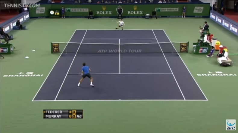 Un rallye superbe entre Roger Federer et Andy Murray au Masters 1000 de Shanghai 2012. Le point du match tout simplement.
