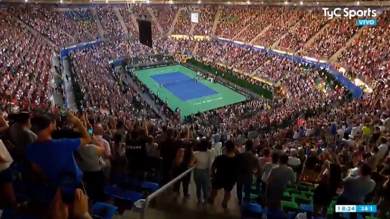 Il y avait un petit peu de monde à Buenos Aires pour accueillir Roger Federer. Et quelle ambiance !