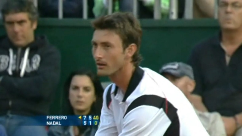 Juan-Carlos Ferrero bat Rafael Nadal au premier tour d'un tournoi sur terre battue au Masters de Rome 2008. Le seul first à ce jour de Rafa sur ocre.