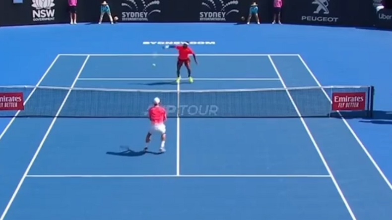 Après cette volée insolite, nous soupçonnons Frances Tiafoe d'être nul au ping pong.