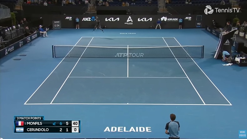 Gaël Monfils se fait plaisir sur la balle de match avec un coup droit sauté laser contre Juan Manuel Cerundolo à Adélaïde.