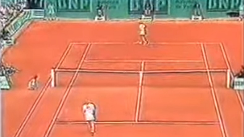 Un point de fou entre Steffi Graf et Monica Seles à Roland Garros en 1989.