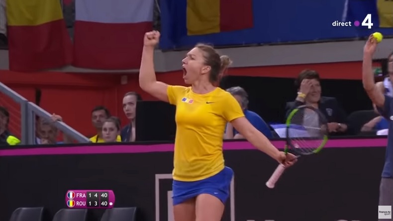 Survoltée, Simona Halep a dominé Caroline Garcia en demi-finales de la Fed Cup dans un grand match tennis.