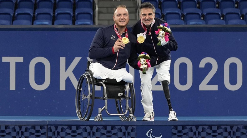 Nicolas Peifer et Stéphane Houdet sont champions paralympiques en double, à Tokyo.